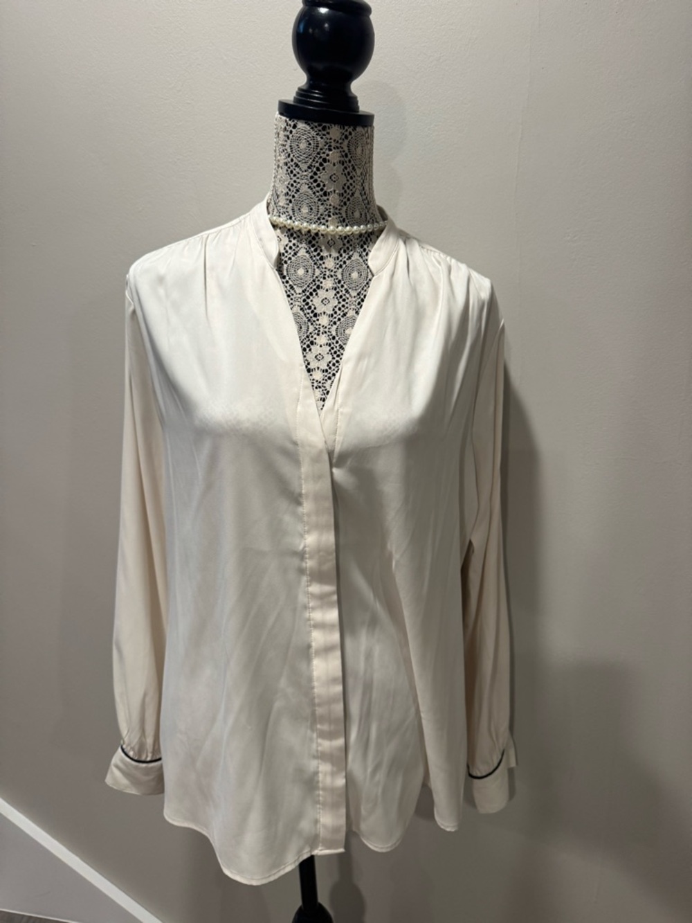 Express Cream V-Neck Long Sleeve Blouse